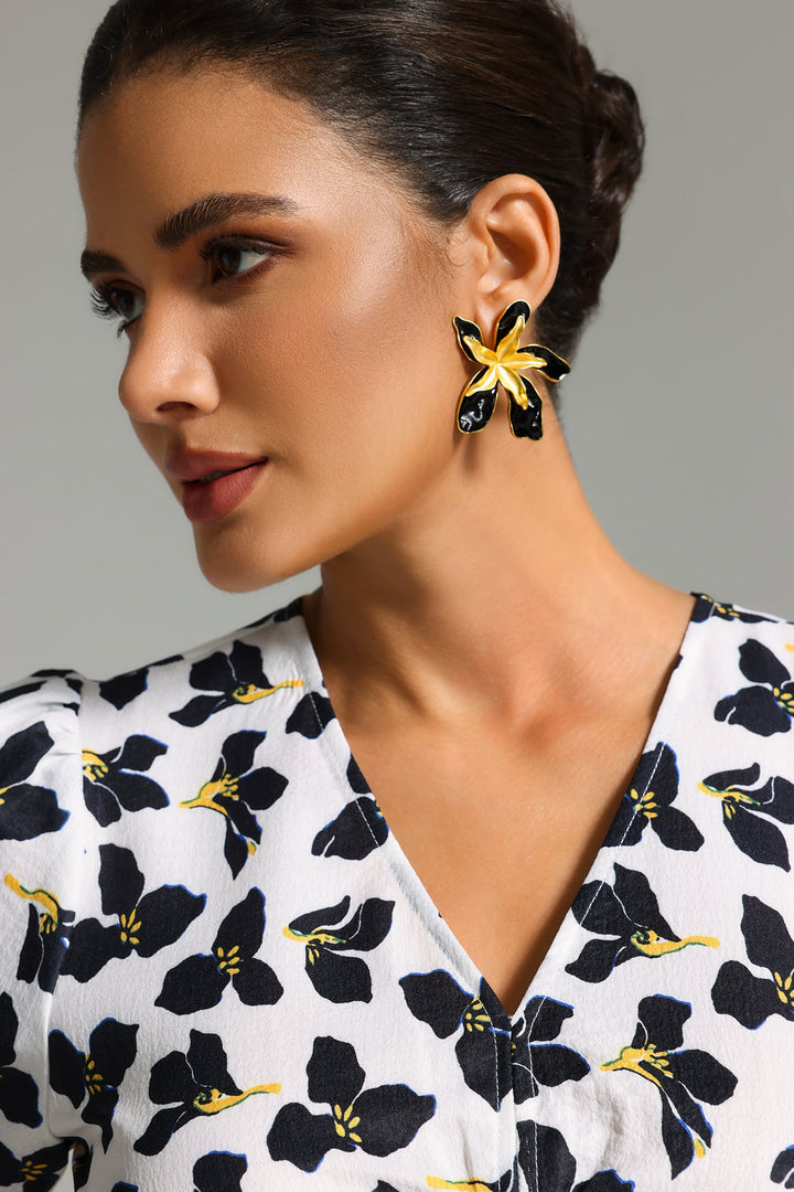 Fritia Metallic Flower Earrings